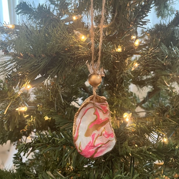 Set of Six Decoupaged Oyster Ornaments, Pink & Gold Marble - Picture 11 of 14